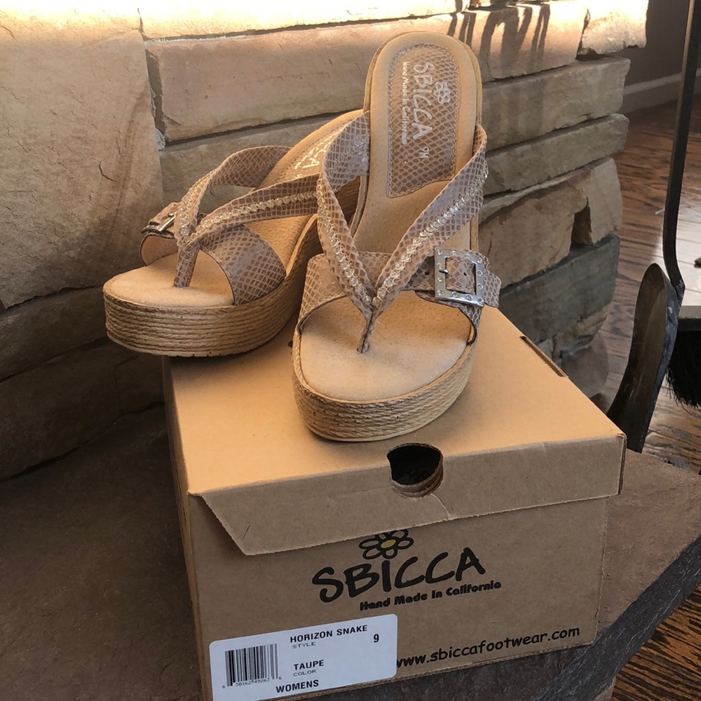 Band new SBICCA, Horizon Snake, size 9